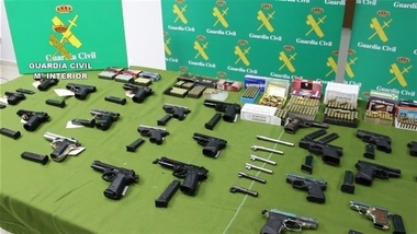 Detenidas en varias provincias 30 personas de una red que manipulaba y vendía ilegalmente armas de fuego