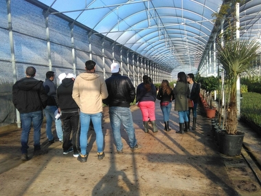 Alumnos de jardinería del Aprendizext de Herrera del Duque visitan el vivero de Diputación de Badajoz