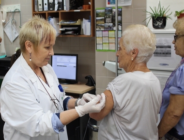 Extremadura se mantiene por encima de la media en el porcentaje de mayores vacunados contra la gripe, con un 58,8%