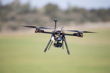 Una exposición en Badajoz muestra la evolución de los drones desde el uso recreativo al profesional