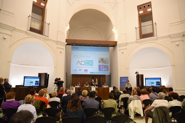 La Asociación Oncológica Extremeña aborda en unas jornadas en la Asamblea de Extremadura 