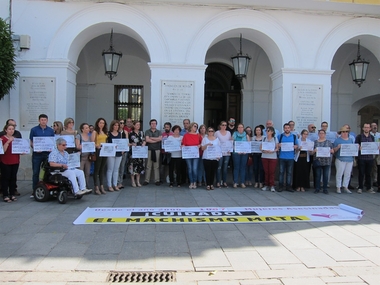 El Ayuntamiento de Mérida invita a empresas y colectivos a sumarse cada día 25 al paro contra la violencia machista