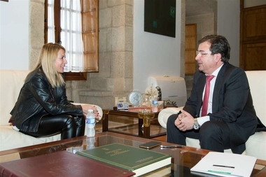 Fernández Vara se reúne este lunes con la alcaldesa de Cáceres