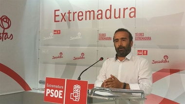 El PSOE dice que Vara anunciará 