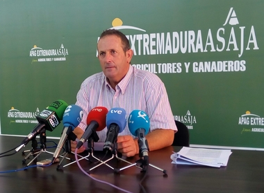 APAG Extremadura Asaja sostiene que las bodegas incumplen la ley al no publicar el precio de la uva
