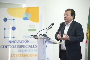Fernández Vara afirma que la sociedad será más igualitaria y justa cuando la discapacidad no sea una traba en la empleabilidad