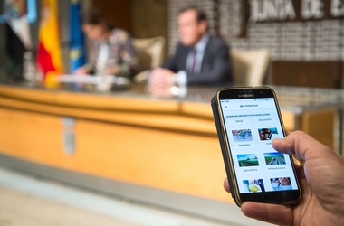 La portavoz de la Junta de Extremadura presenta la nueva app informativa de la Administración regional