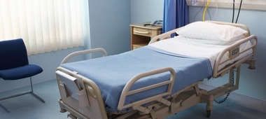 Satse denuncia el cierre de unas 350 camas de hospitales y centros de salud 