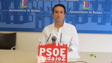 Cabezas pide a Fragoso que sume los medios municipales en la lucha contra el camalote del plan de choque