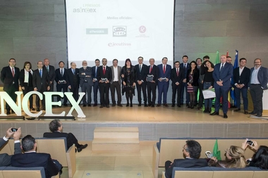 Fernández Vara participa en la entrega de los I Premios ASINCEX