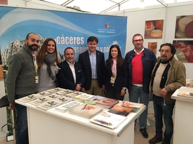 La Consejería de Economía e Infraestructuras destina 210.000 euros para potenciar la Feria Internacional de Apicultura y Turismo en Las Hurdes