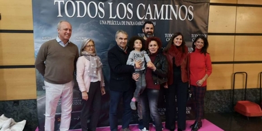 Gil Rosiña asiste al estreno de la película documental 'Todos los caminos'