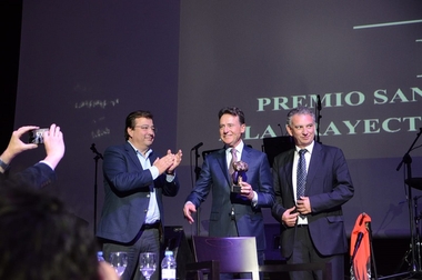 Matías Prats recibe el IV Premio Santiago Castelo arropado por centenares de  aplausos