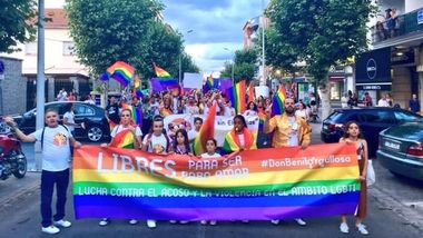 Don Benito Orgullosa celebra el día contra la LGBTIfobia con una concentración en Don Benito