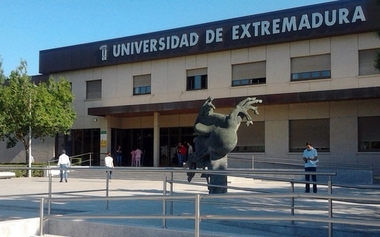 La Junta de Extremadura publica el decreto de tasas públicas de la UEx, que fija la gratuidad de las matrículas universitarias