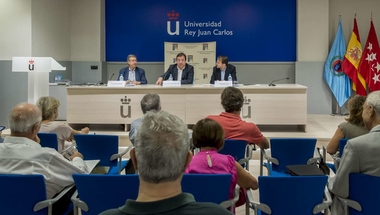 El presidente de la Junta aborda el estado de las autonomías y la situación política actual en un curso de verano en Madrid