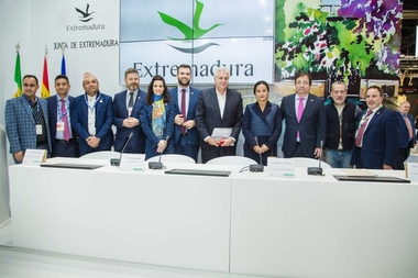 El presidente de la Junta destaca el potencial que tiene Extremadura como destino turístico sostenible para la generación de empleo y riqueza