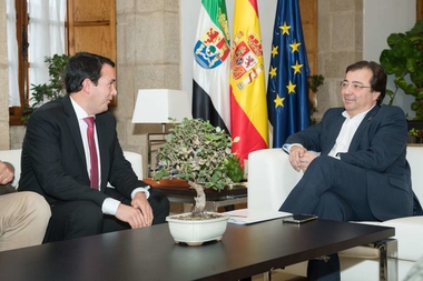 Fernández Vara mantiene un encuentro con el presidente y directivos de la FEMPEX
