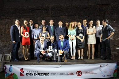 Manuel Díaz Sanz, Premio Joven Empresario 2016 en la gala de Aje Extremadura