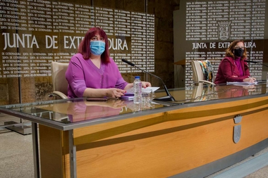 La Junta presenta la Guía de aplicación de la perspectiva de género en los planes generales municipales de Extremadura