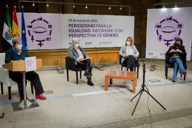 Isabel Gil Rosiña inaugura la Jornada Periodismo para la Igualdad. Informar con perspectiva de género