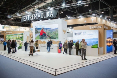 Fernández Vara aboga en Fitur por un turismo de calidad en la región donde lo importante sea la experiencia