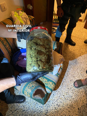 La Guardia Civil desmantela un importante punto de venta de drogas en Cañamero