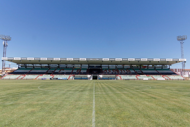 Abierto el plazo de adjudicación para la renovación del césped del Estadio Romano